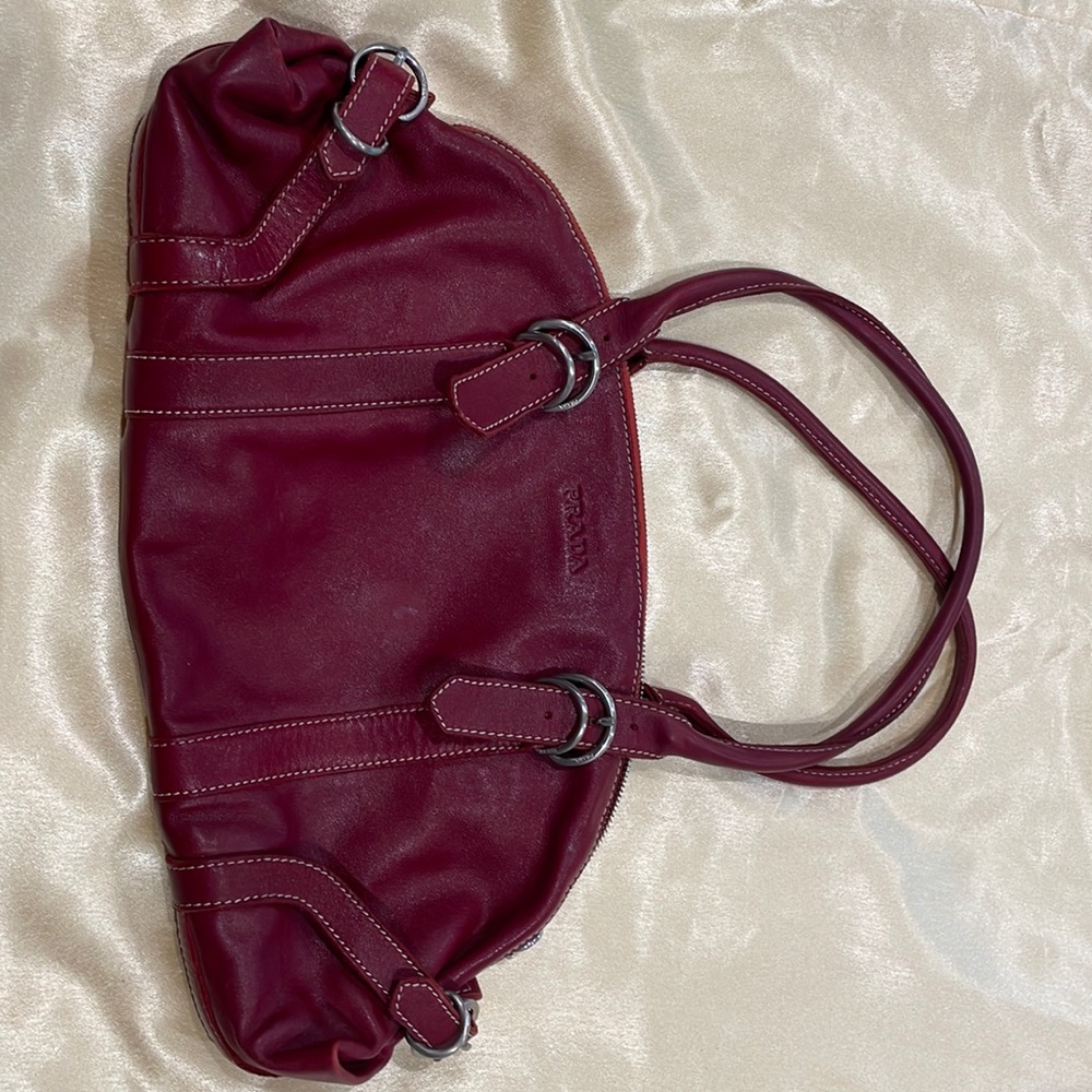 Authentic Prada Purse, perfect gif travel and everyday use.